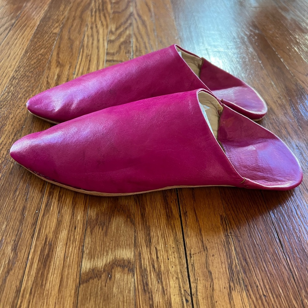 Moroccan leather slip on shoes Fuchsia women’s size 9